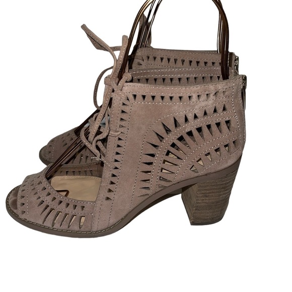 Vince Camuto Women's Size 7.5 Lace Up Open Toe Booties Tan Suede Back Zip Close - Picture 1 of 12
